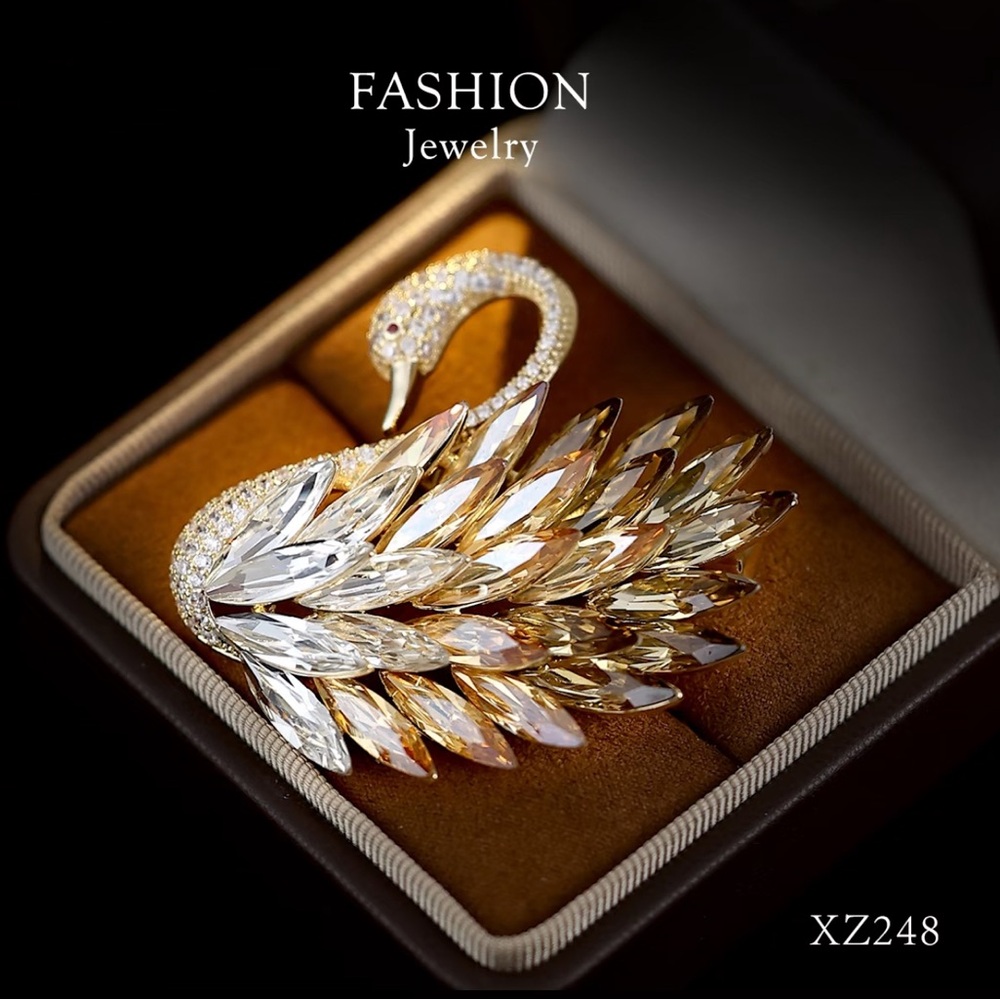 Elegant Gold and Silver Swan Brooch